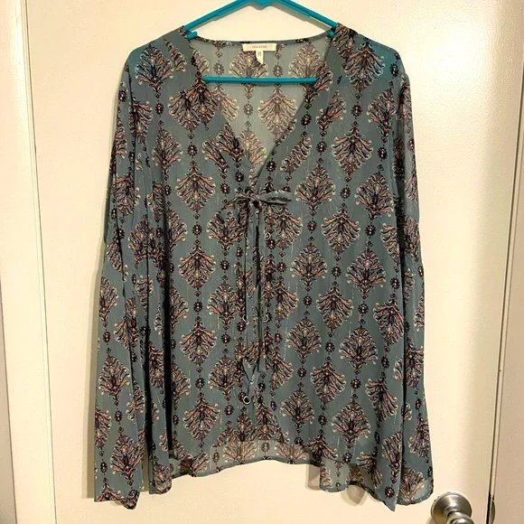 Like new top - Picture 1 of 7